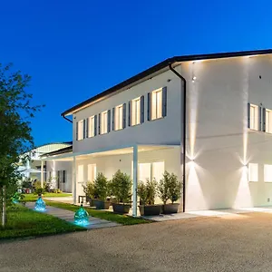 tommyhouse.hotelinveneto.com/